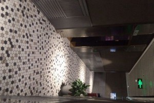 杭州桐庐县桐君街道附近酒吧招聘包厢服务员,交五险一金吗？