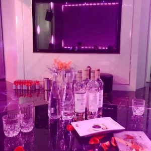 杭州拱墅区朝晖街道附近酒吧招聘包厢服务员,(好上班的不挑人)