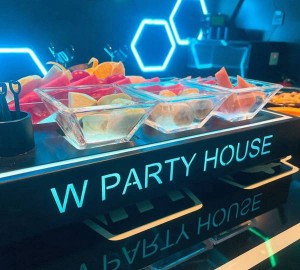 杭州知名的ktv招聘包厢服务员,夜场上班适合穿黑色衣服吗？