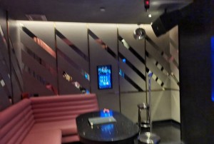 杭州临平区运河街道附近ktv招聘包厢服务员,是当天上班当天发薪吗？