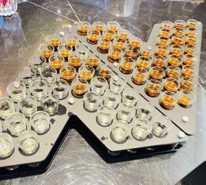 杭州富阳区银湖街道附近酒吧招聘包厢服务员,有学历要求吗？