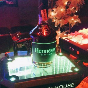 杭州生意好的夜总会ktv招聘包厢服务员,有学历要求吗？