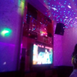 杭州上城区小营街道附近夜总会招聘酒水促销员,交五险一金吗？