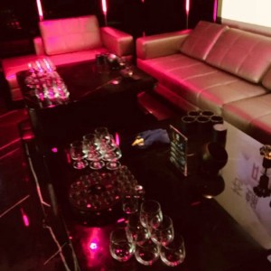 杭州豪华的夜总会招聘商务迎宾,是否需要轮班或者加班？